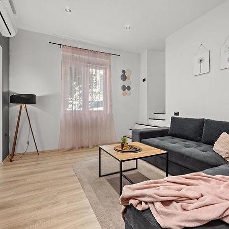 Apartment Rose プーラ エクステリア 写真